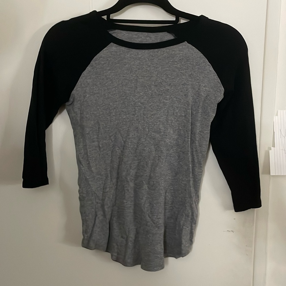 Mid sleeve shirt